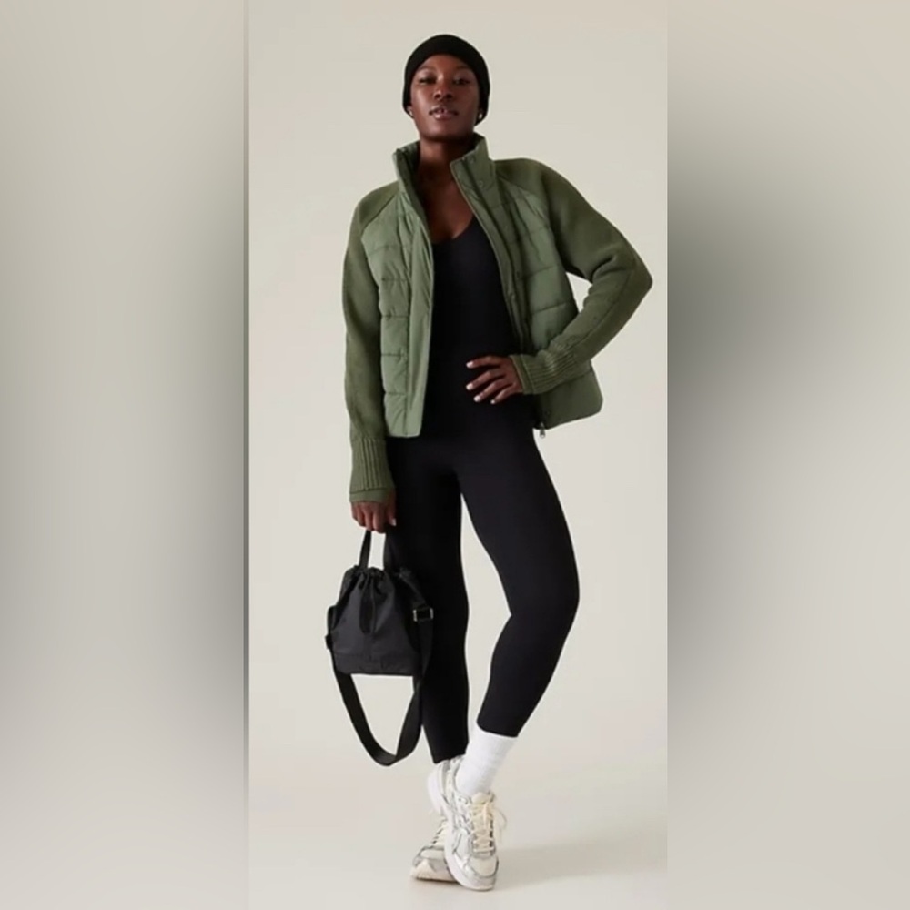 🥳 Athleta Excursion Crossbody Bucket Bag